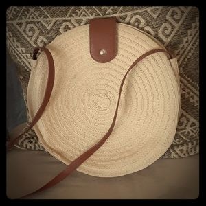 Cross body purse round